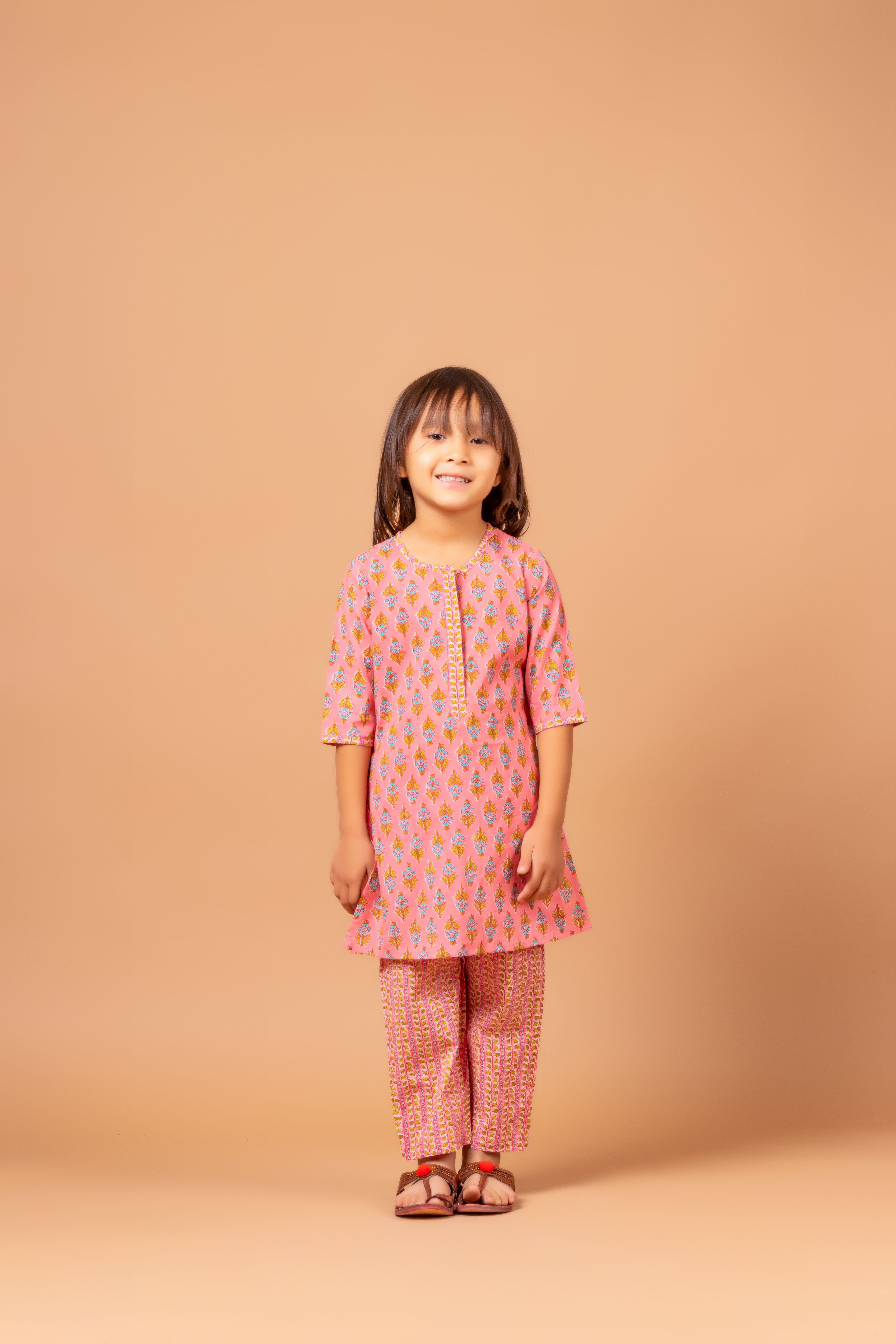 Girls Printed Kurta Set Buti Pink