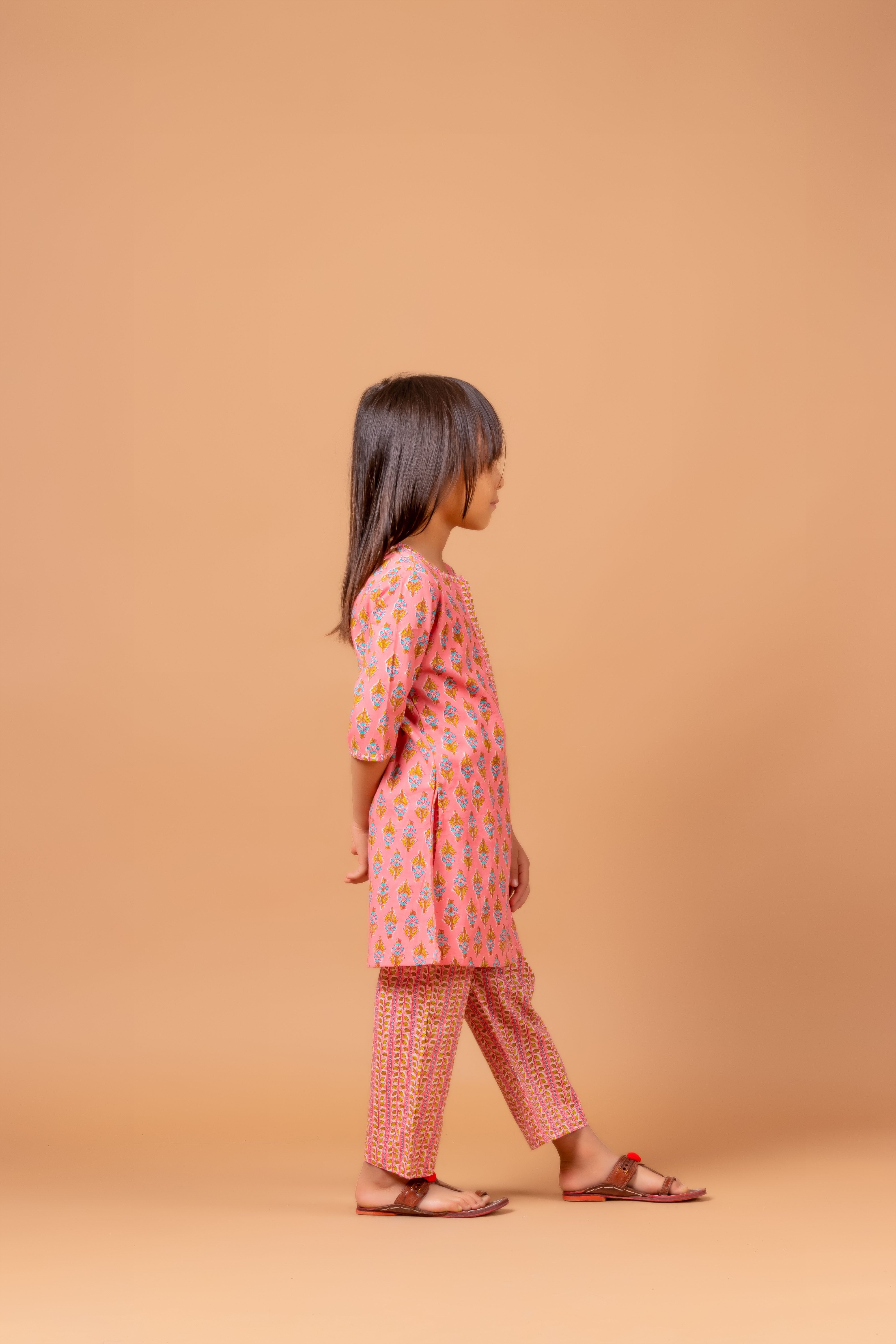 Girls Printed Kurta Set Buti Pink