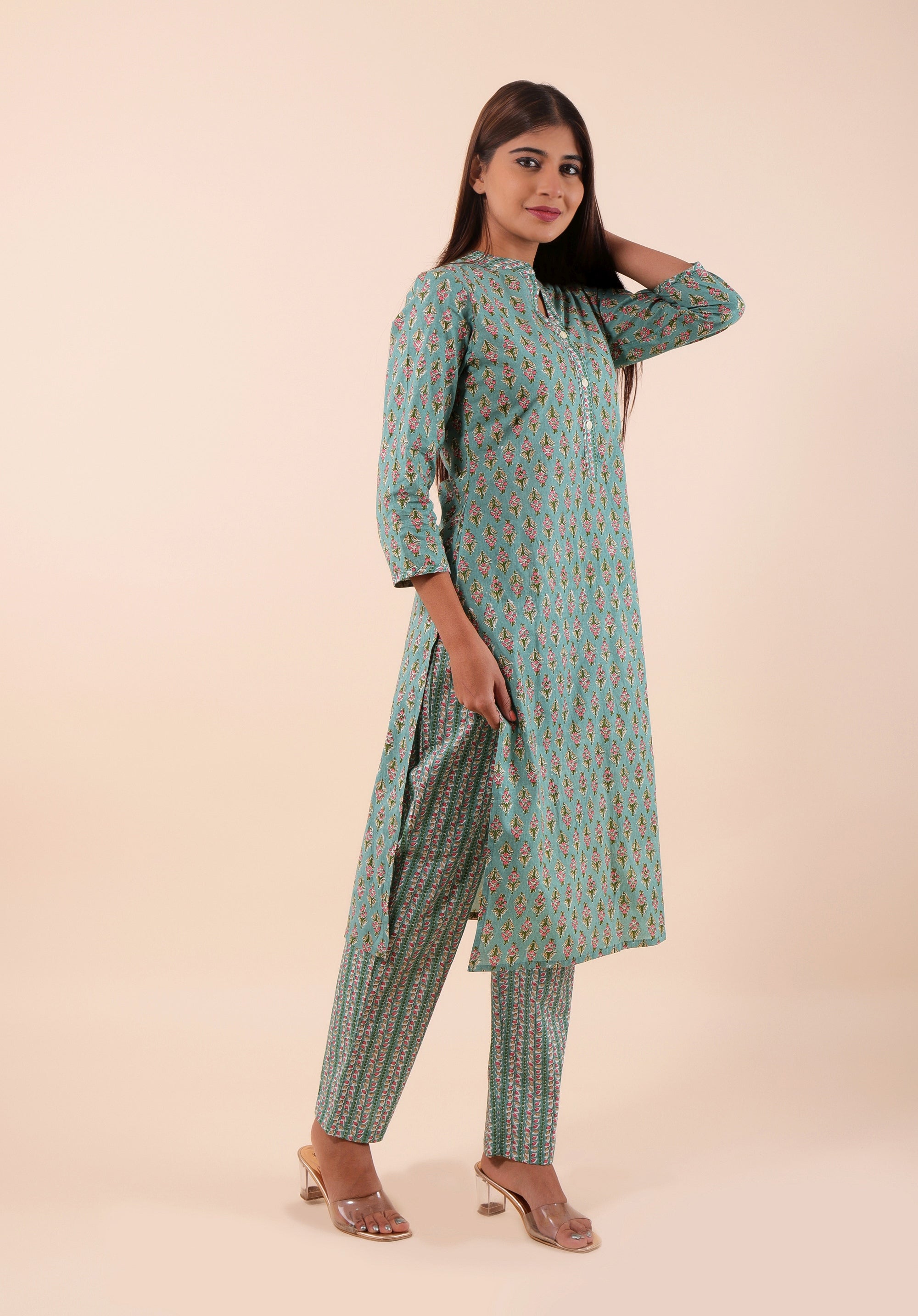 Women Kurta Set Buti Green