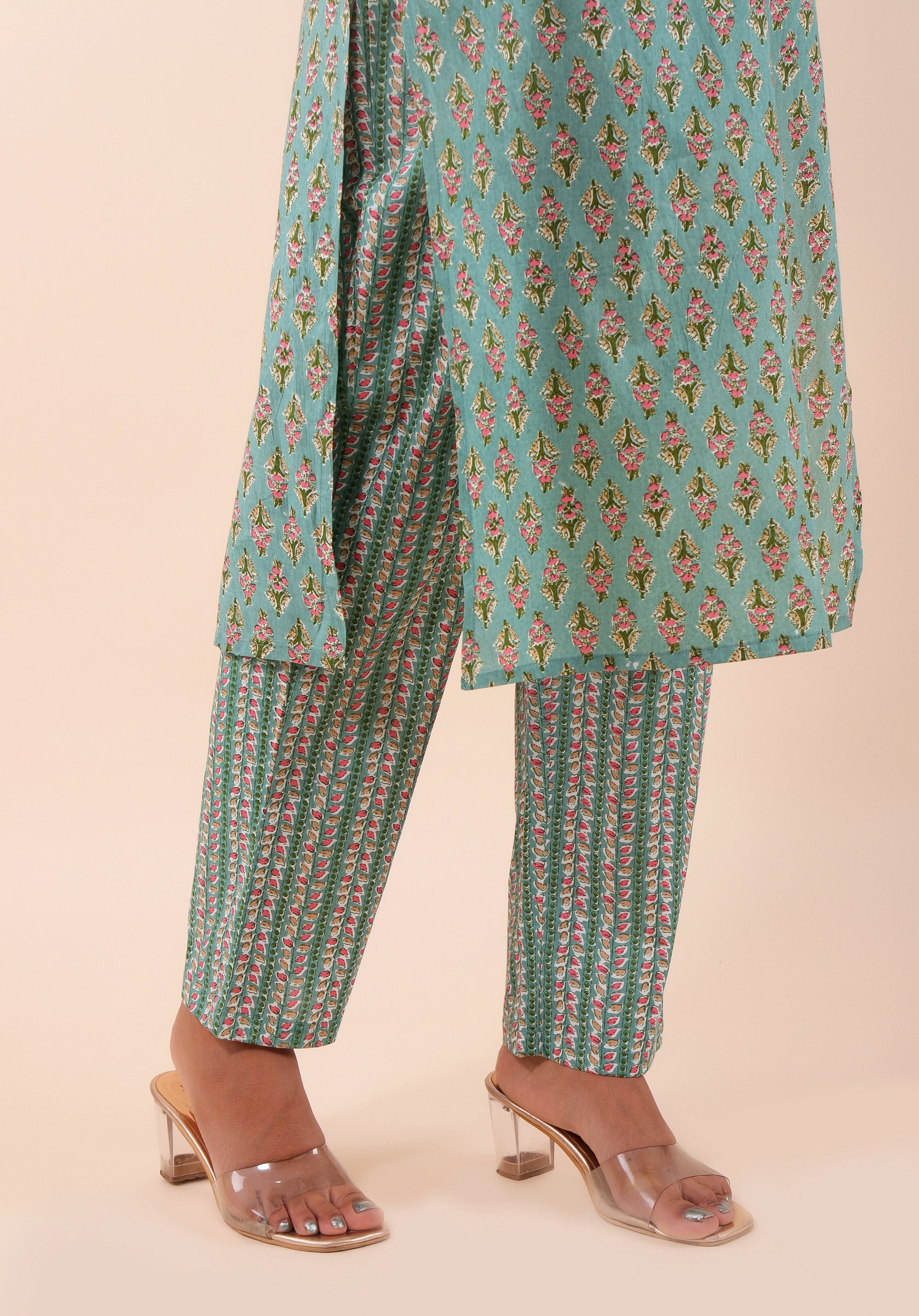 Women Kurta Set Buti Green