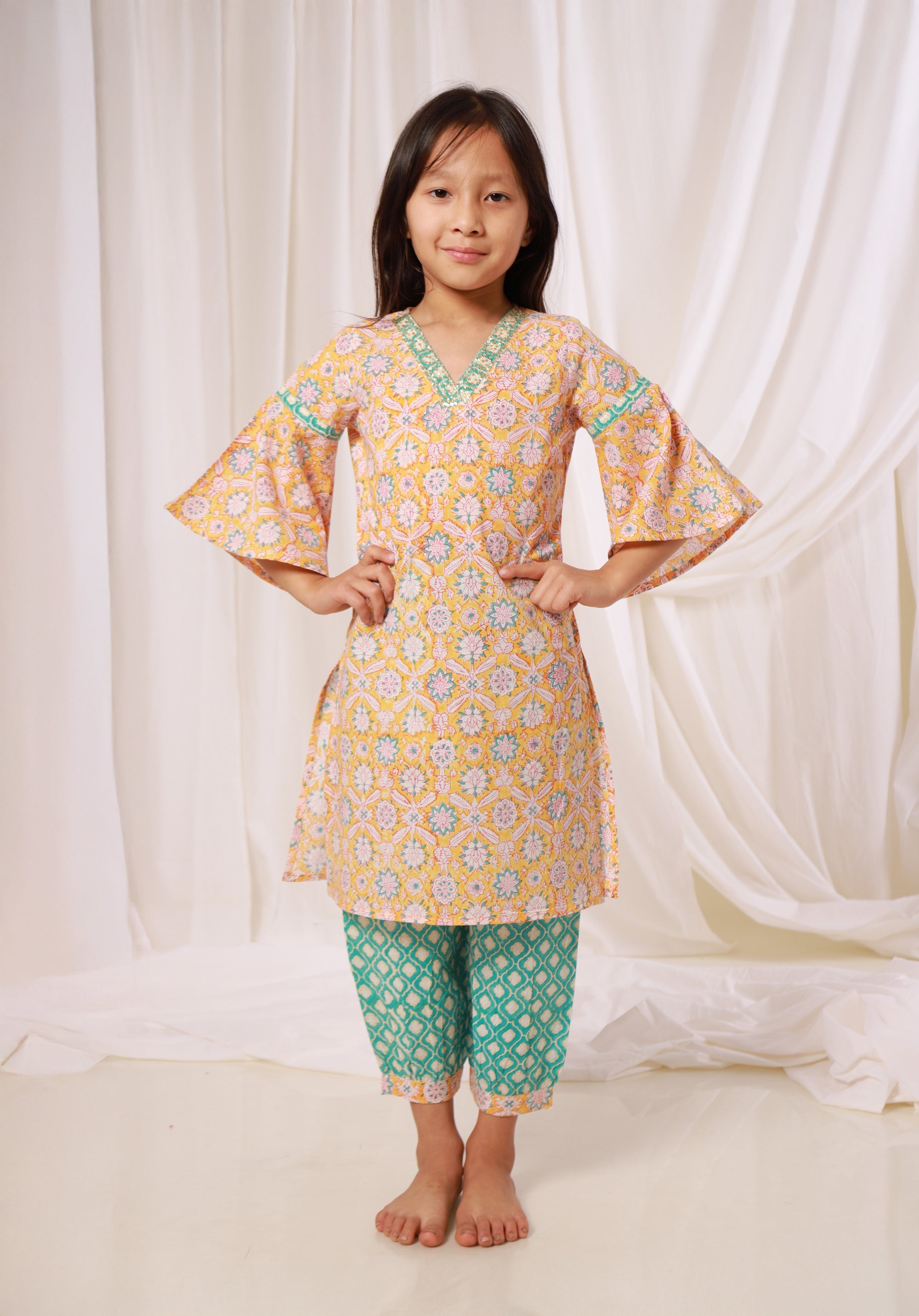Girls Printed Kurta Set