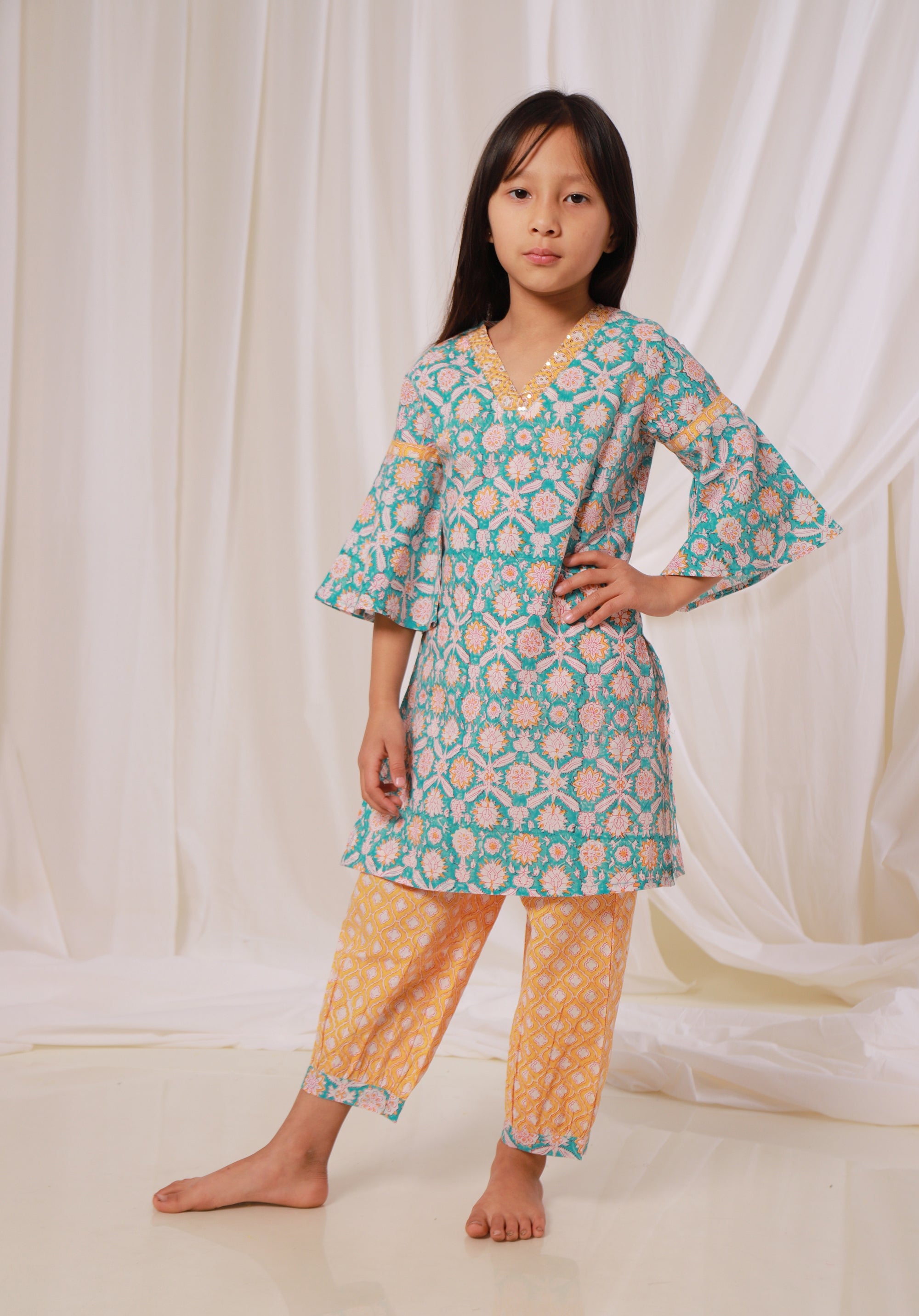Girls Printed Kurta Set