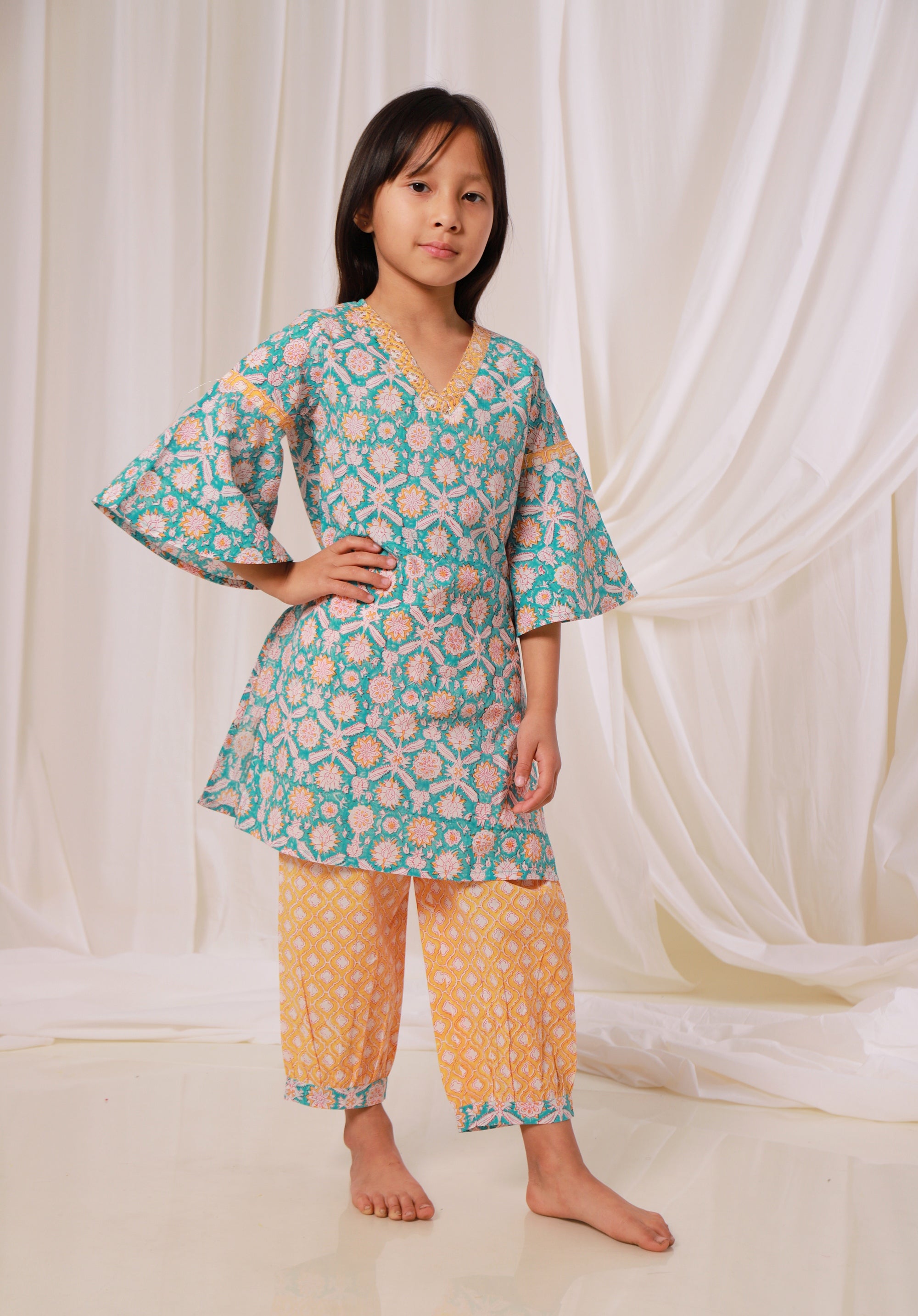 Girls Printed Kurta Set