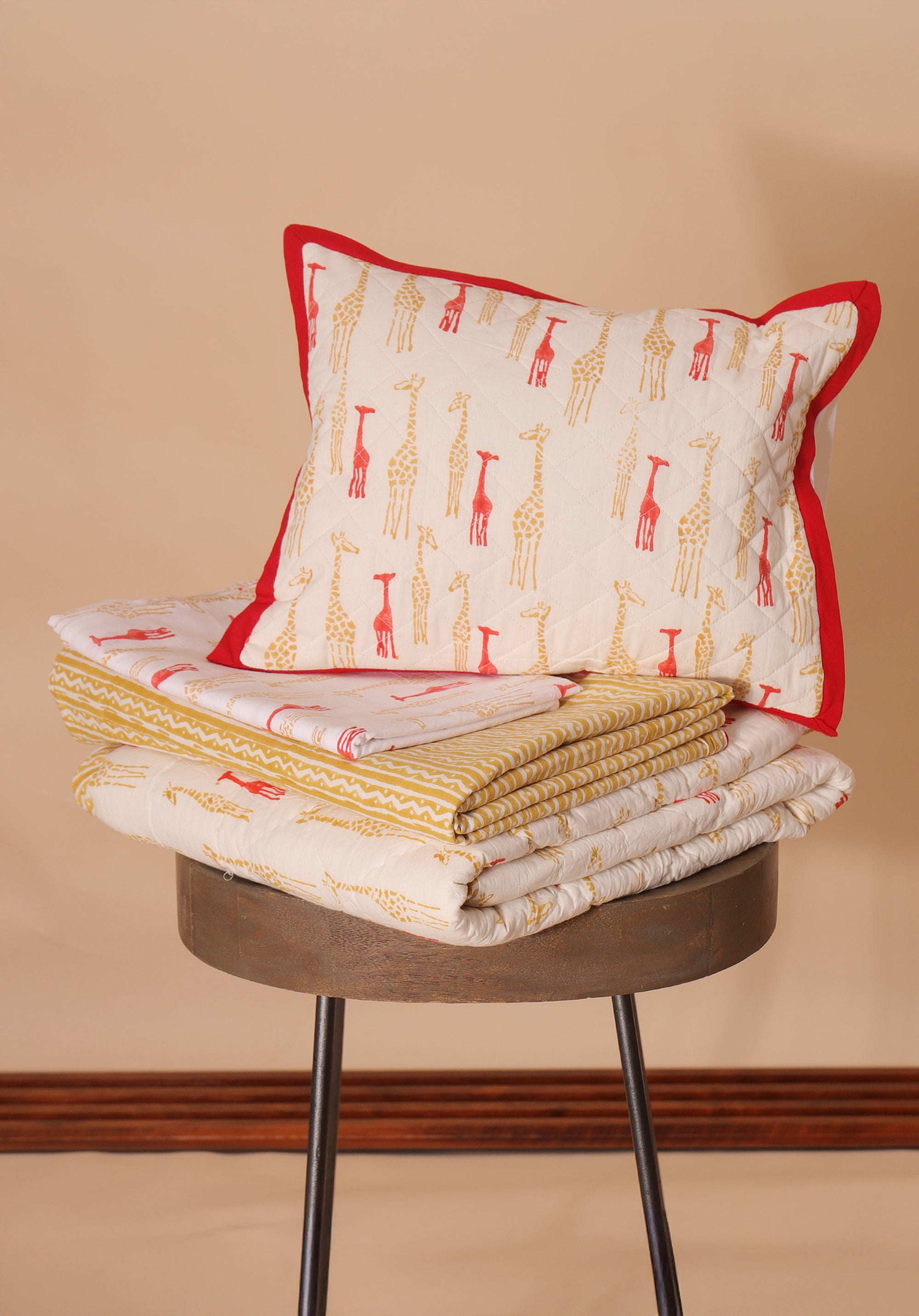 Giraffe Bedding Set Red