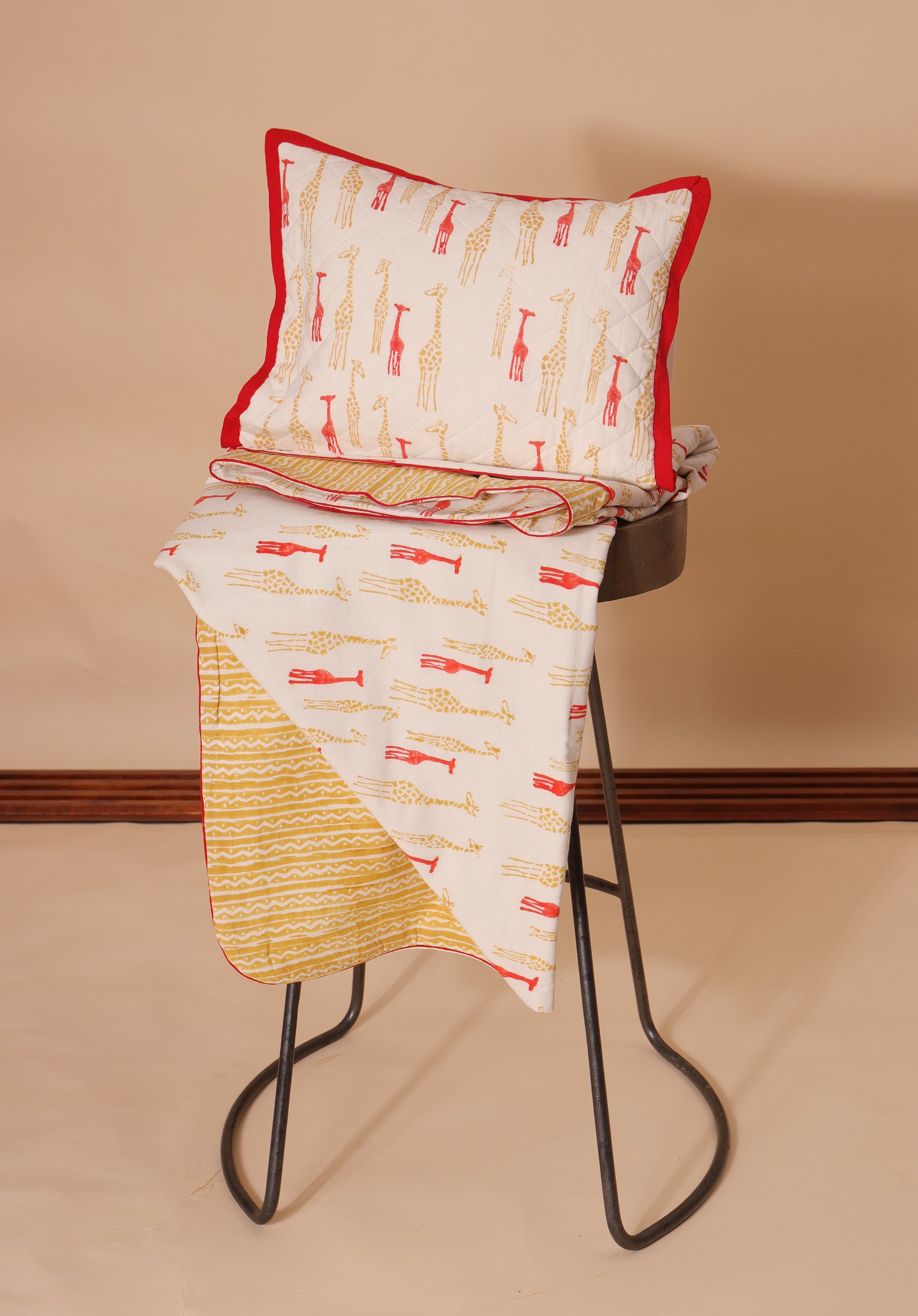 Giraffe Bedding Set Red