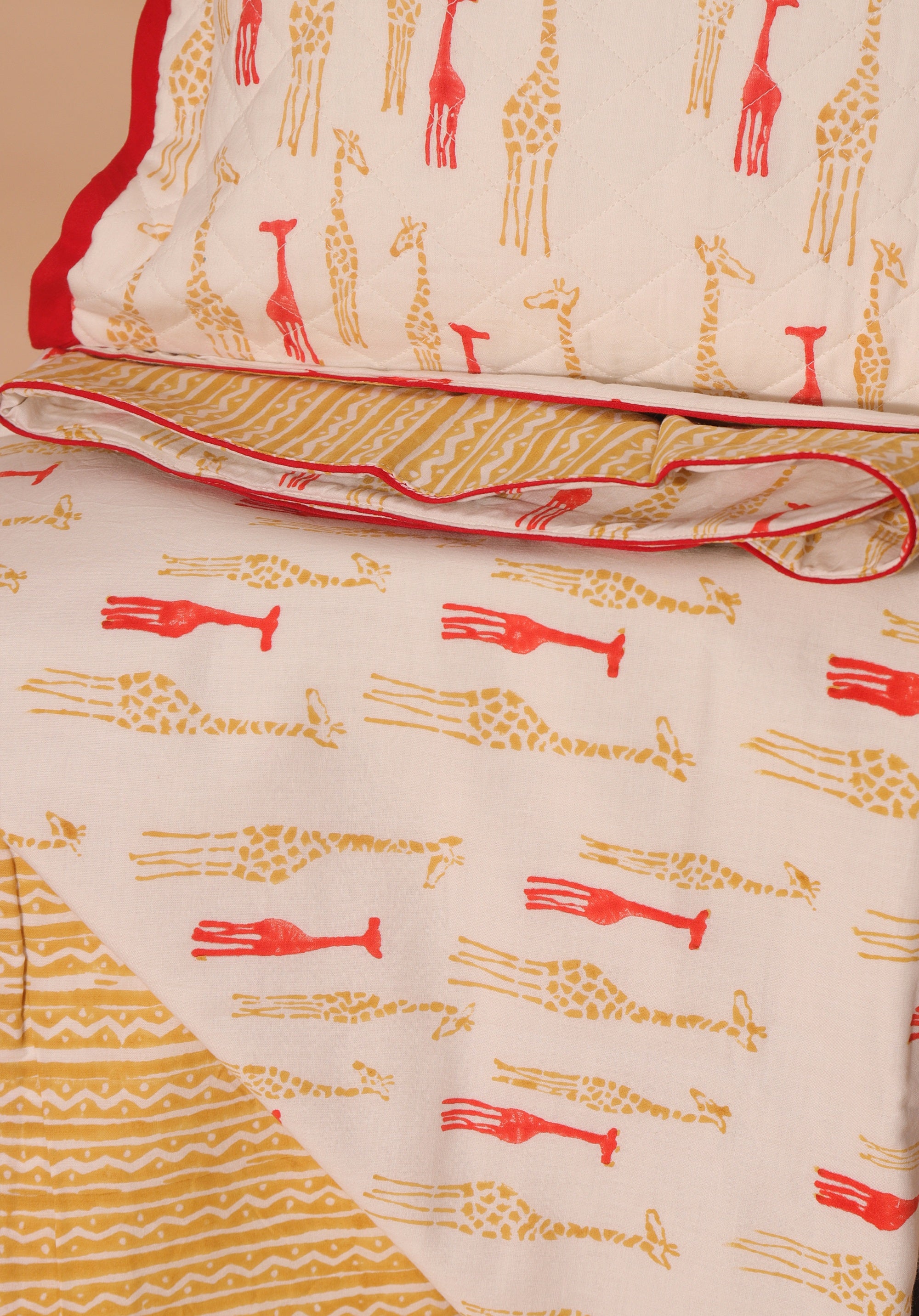 Giraffe Bedding Set Red