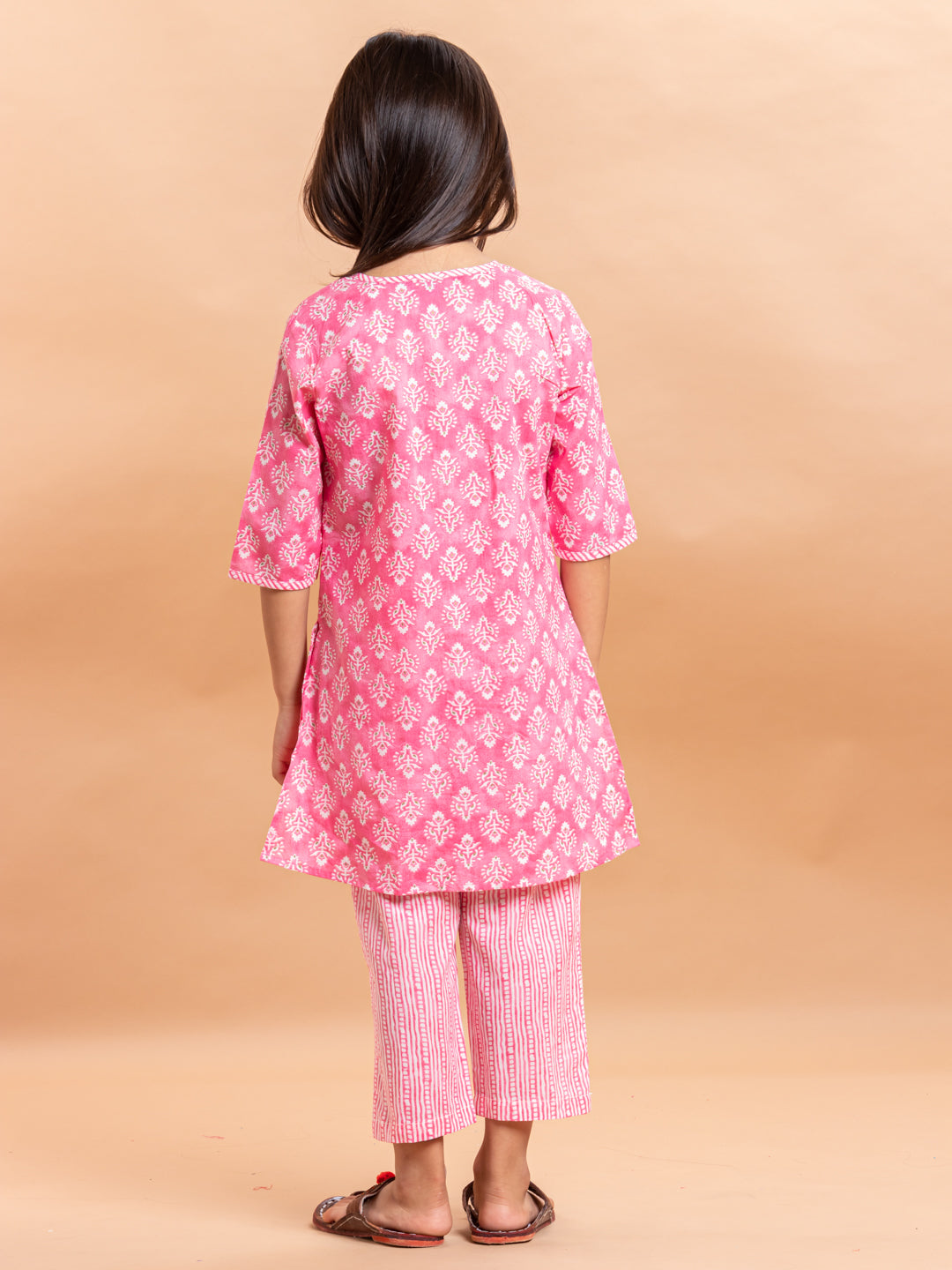 Girls Printed Kurta Set Buti Khadi Pink