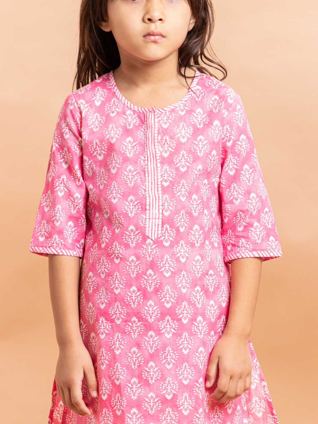 Girls Printed Kurta Set Buti Khadi Pink