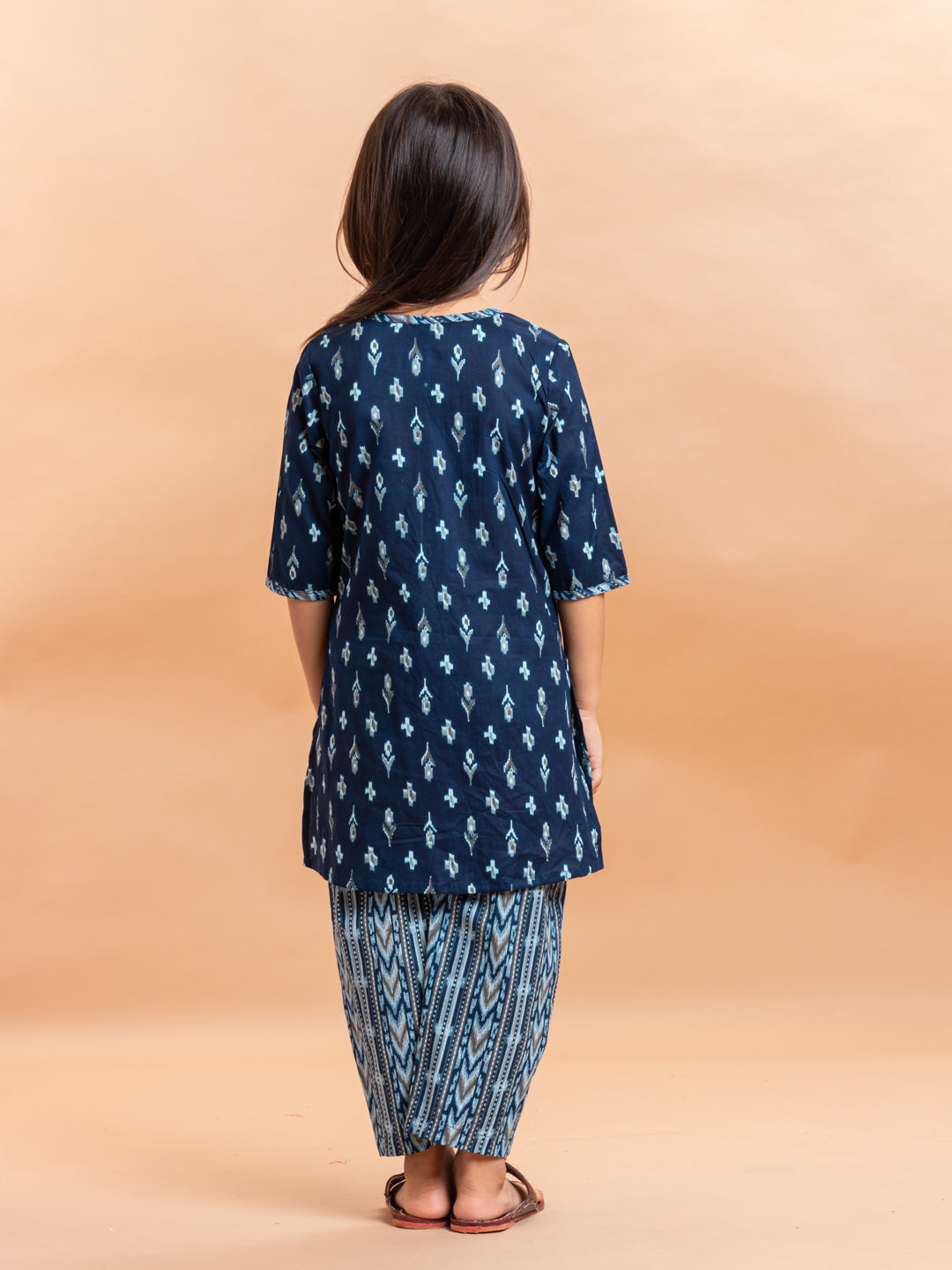 Girls Printed Kurta Set Ikkat Blue